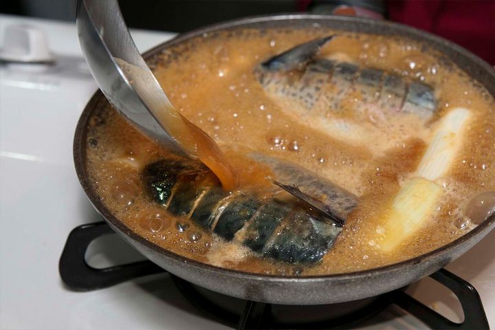 【サバの味噌煮】生臭い、煮崩れる……料理のプロに解決法を聞いてみた！