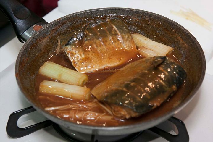 【サバの味噌煮】生臭い、煮崩れる……料理のプロに解決法を聞いてみた！