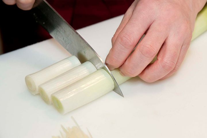 【サバの味噌煮】生臭い、煮崩れる……料理のプロに解決法を聞いてみた！