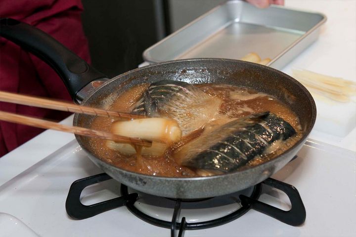 【サバの味噌煮】生臭い、煮崩れる……料理のプロに解決法を聞いてみた！