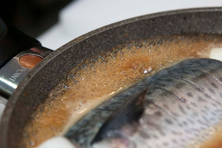 【サバの味噌煮】生臭い、煮崩れる……料理のプロに解決法を聞いてみた！