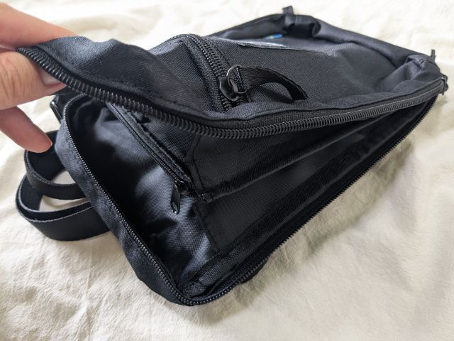 L字ファスナー付きポケット