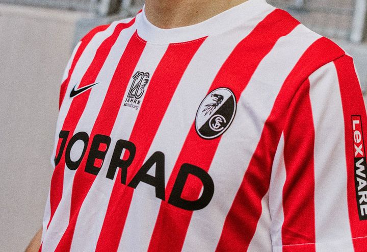 堂安律のフライブルクが「120周年記念ユニフォーム」を発表！背中には“懐かしの背番号”が復活