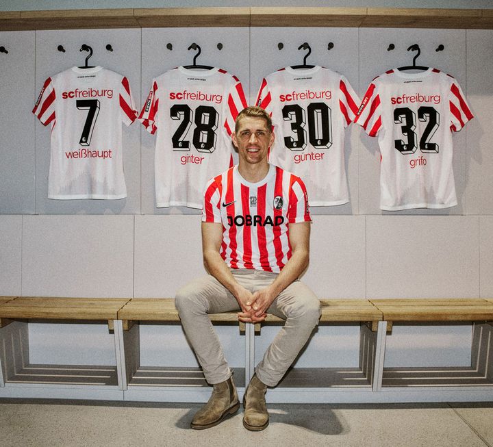 堂安律のフライブルクが「120周年記念ユニフォーム」を発表！背中には“懐かしの背番号”が復活