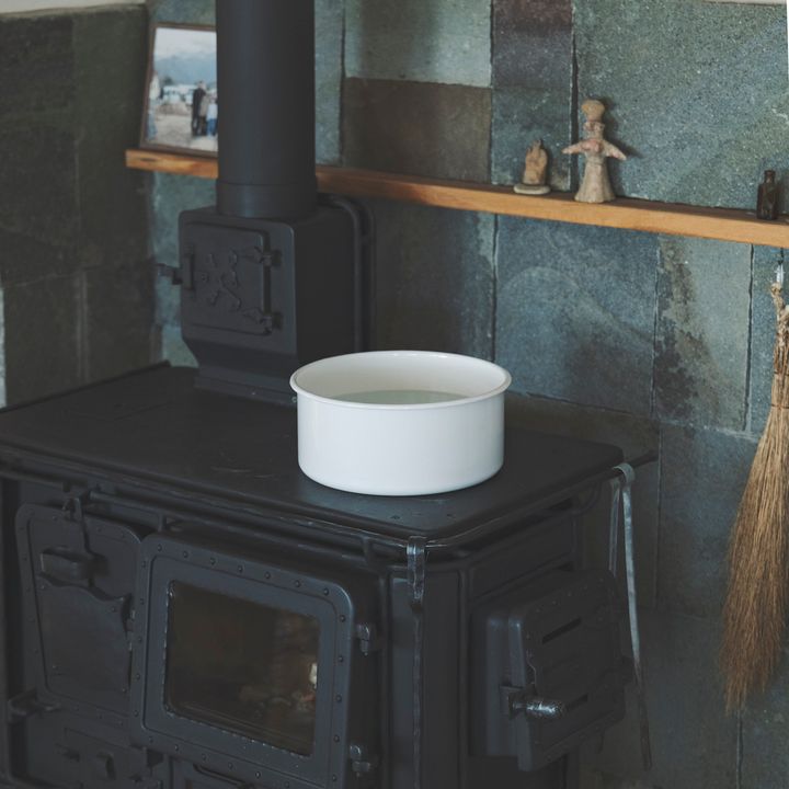 〈野田琺瑯〉の丸型洗い桶 8L