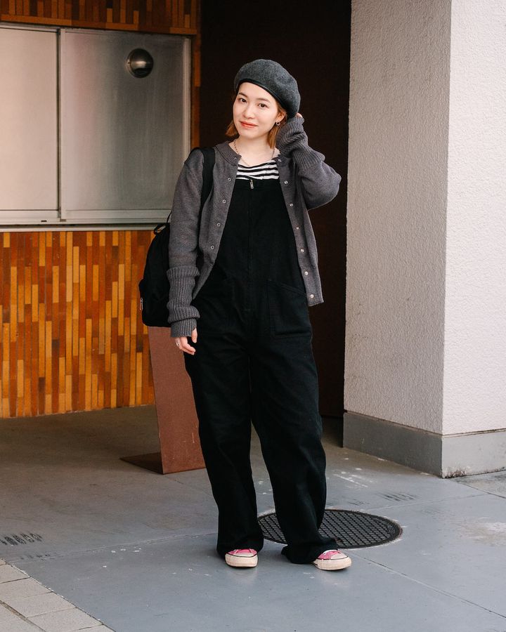 ハイセンスな春の“モノトーン”コーデ5選。上級者の差し色使いを参考にしよう【TOKYO SNAP】