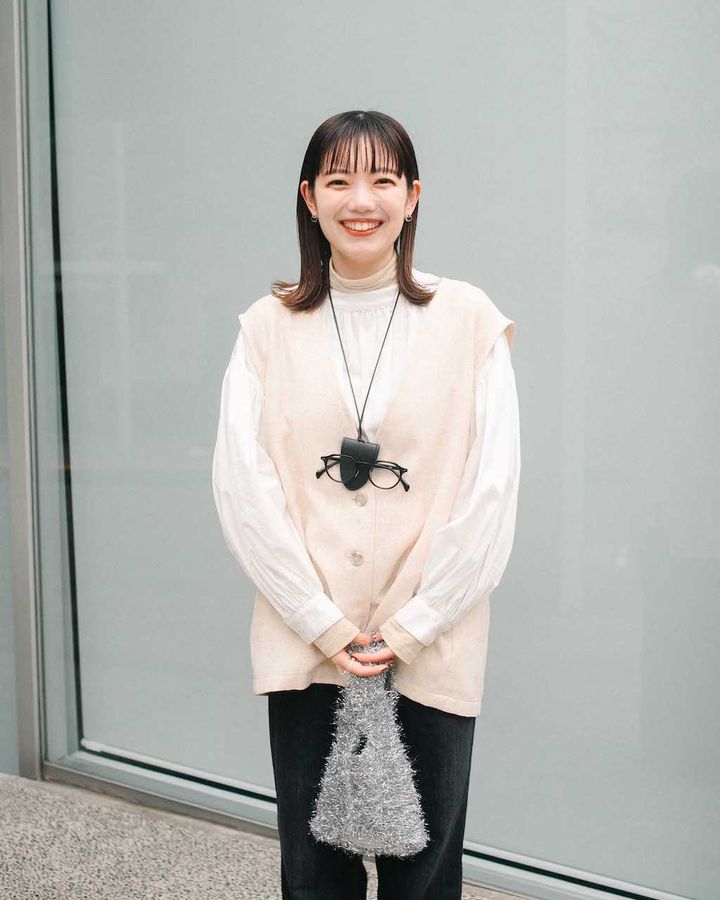 ハイセンスな春の“モノトーン”コーデ5選。上級者の差し色使いを参考にしよう【TOKYO SNAP】