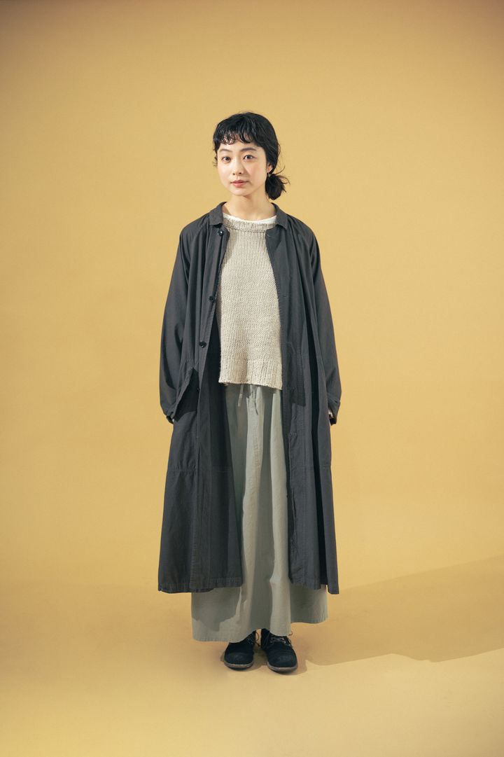 大人のスカート着こなし。春もくすみカラーが落ち着くんです【FUDGE FRIEND おしゃれさんの毎日コーディネート vol.357｜田中真里奈】