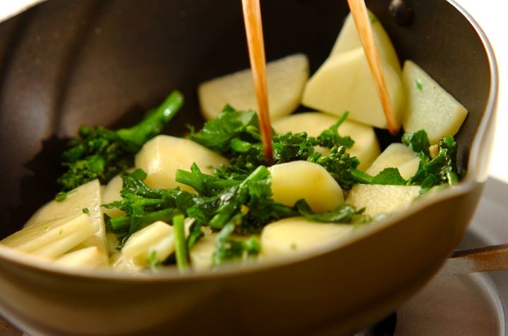 ジャガイモと菜の花の炒め物の作り方1