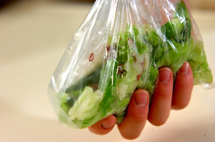 キャベツとオクラの即席漬けの作り方2