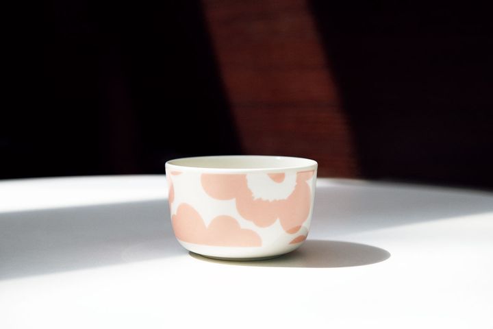 〈Marimekko〉のUnikko柄プリントが施されたボウル