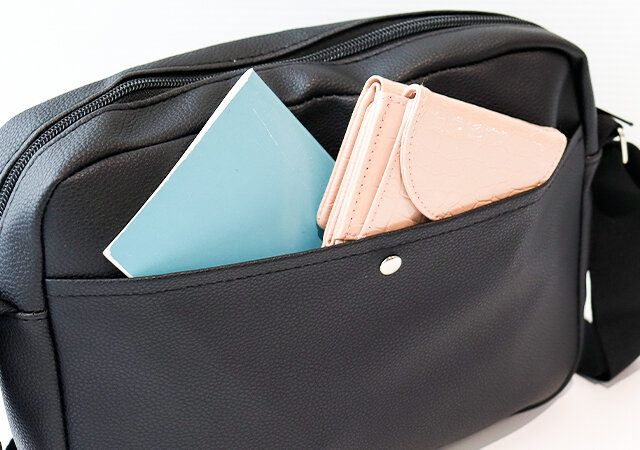 THE SMART SHOULDER BAGの背面ポケット
