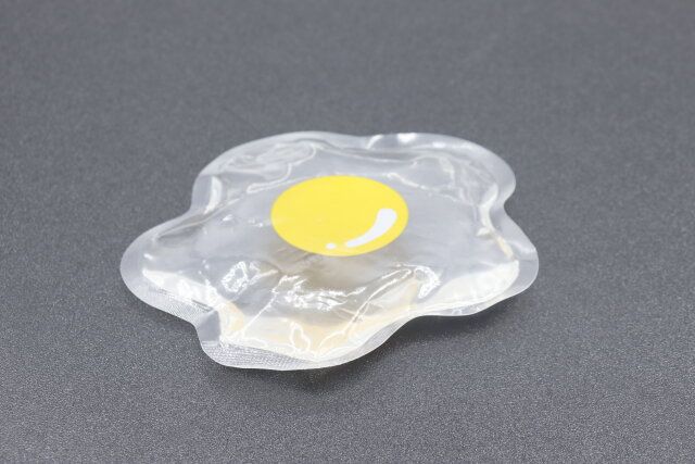 デザイン優勝のセリアのダイカットクールジェル目玉焼き