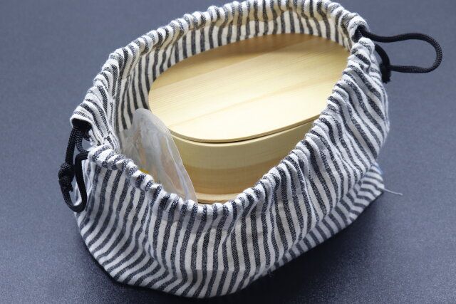 セリアのダイカットクールジェル目玉焼きは薄型で使いやすい