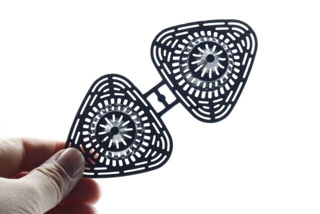 ダイソーの鉢底ネット（5.7cm×6cm×3.5cm、8個組）のサイズ感