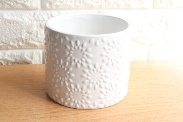 ダイソーの植木鉢（モダンレリーフ）