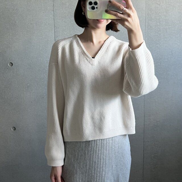 ユニクロVネックショートセーターの着丈感