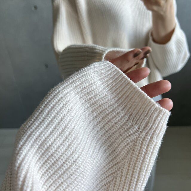 ユニクロVネックショートセーターの生地感