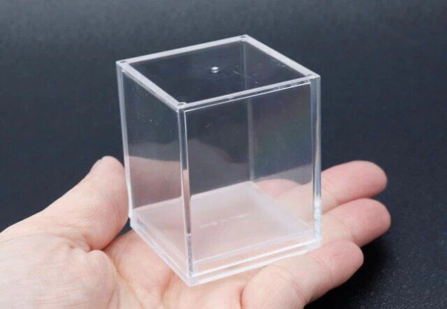 セリアのディスプレイキューブ・Sは手のひらサイズで小さい