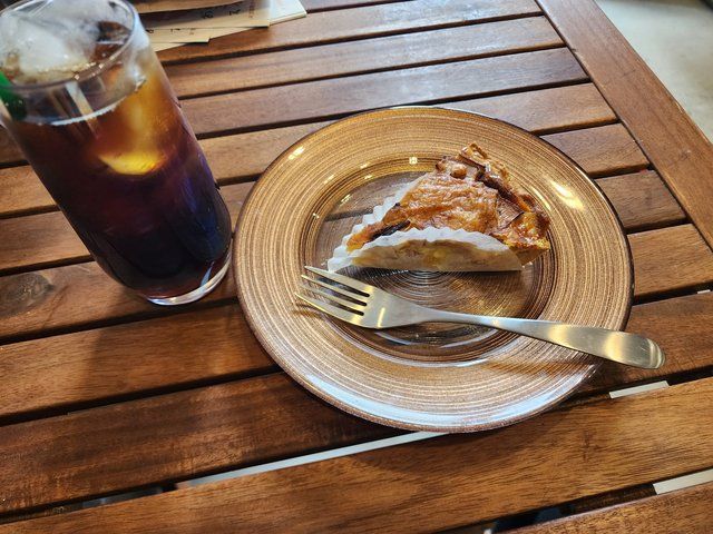 「パン+焼き菓子の店 harru」のタケノコキッシュ