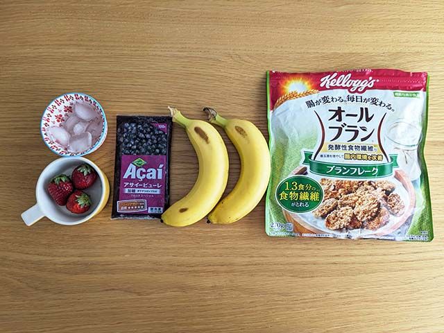 「フルッタフルッタ アサイーピューレ ガラナシロップ入り」を使ったアサイーボウルの材料