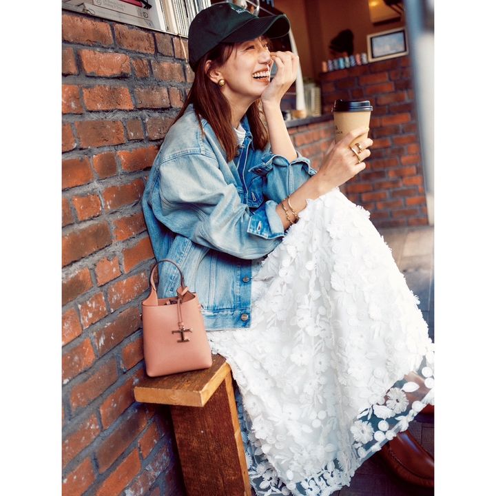 白スカート デニムジャケット