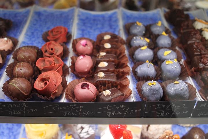 デザイン、味が異なる「ショコラ」320円～。ティータイムのお供に◎