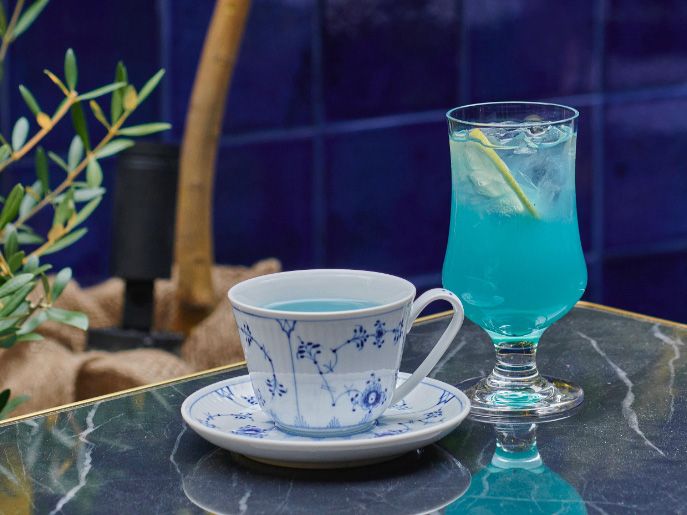 （左から）「ブルージンジャーレモネード Hot」、「ブルージンジャーレモネード Ice」各700円