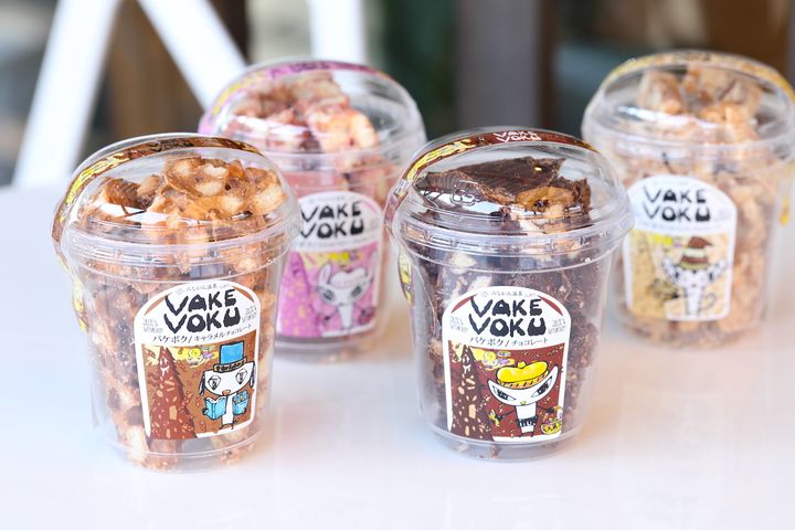 カップに入った「バケボク」各390円