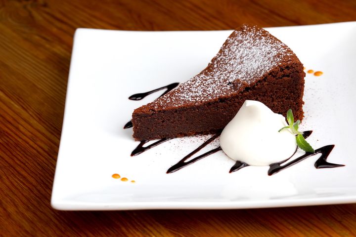 「ガトーショコラ」440円は生クリームを添えて