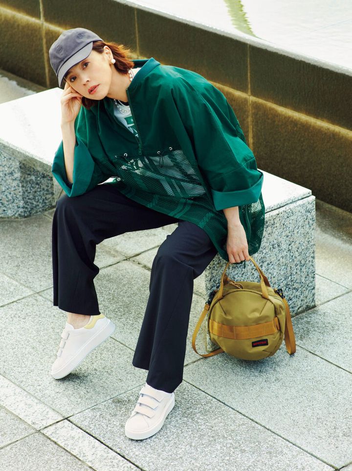 春にぴったり白スニーカー デイト スニーカー 