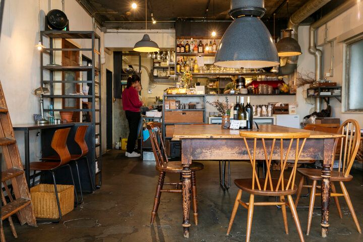 新宿にいるのを忘れる、ほっこりアンティーク空間カフェ♪スイーツやランチで癒しのひとときを。「coto cafe」