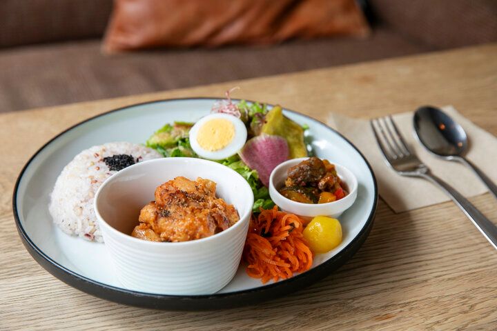 新宿にいるのを忘れる、ほっこりアンティーク空間カフェ♪スイーツやランチで癒しのひとときを。「coto cafe」