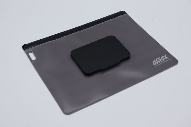 ダイソーのアウトドア用ウェットシートポーチ（AGAX）