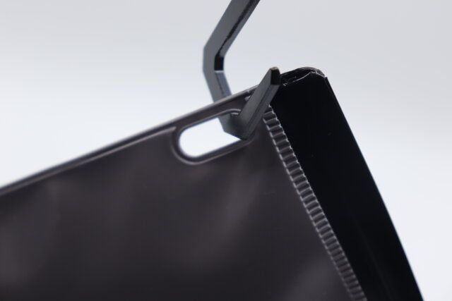 ダイソーの吊るせるウェットシートポーチ（AGAX）