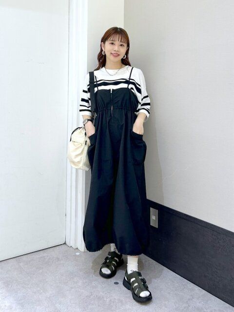春の黒キャミワンピースコーデ