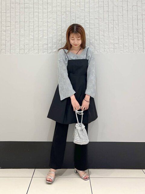 春の黒キャミワンピースコーデ