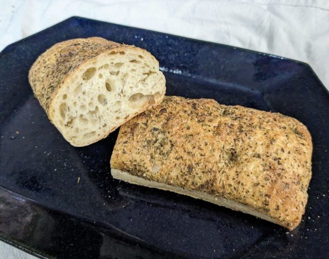 フォカッチャお皿に