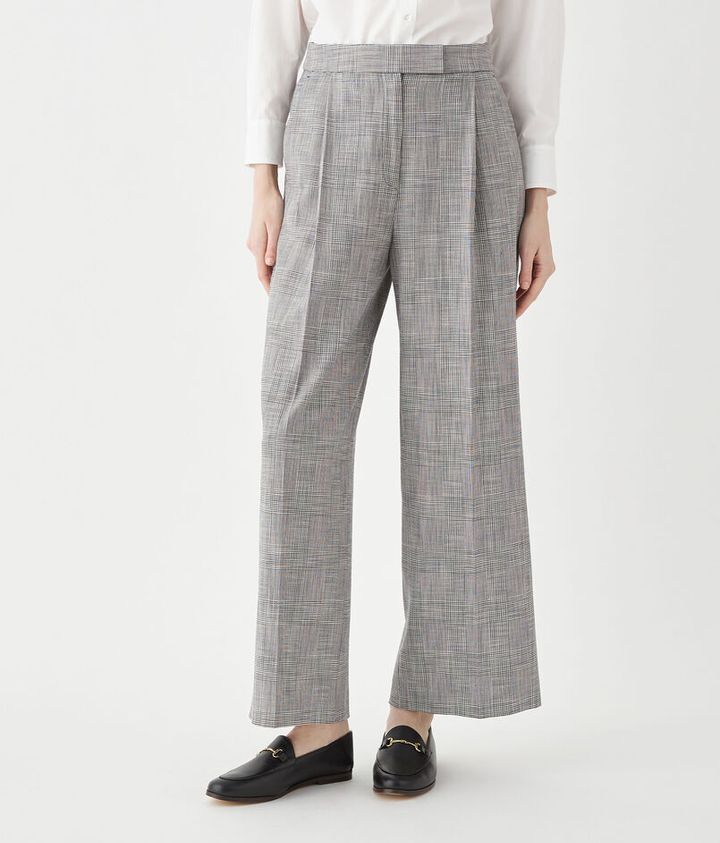 画像: シャイニーグレンチェック タックワイドパンツ¥29,700 出典：TOMORROWLAND