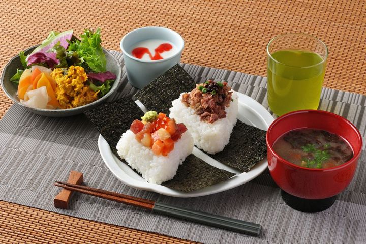 「おにぎり朝食セット」1800円