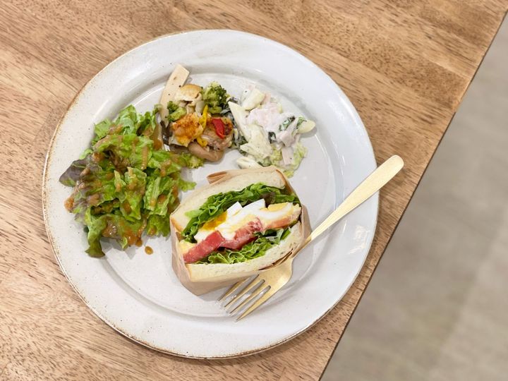 「プレートセット」1500円 ※ドリンク付き。＋300円でデザートの追加も可能