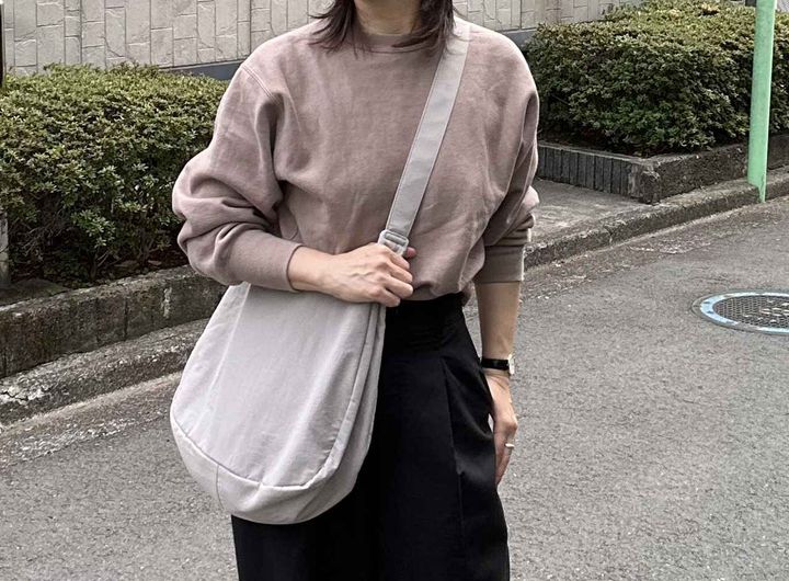 画像1: 【GU】ソフトナイロンラウンドショルダーバッグ¥1,990［縦28(中央)×横(底)40×マチ17cm］ www.gu-global.com