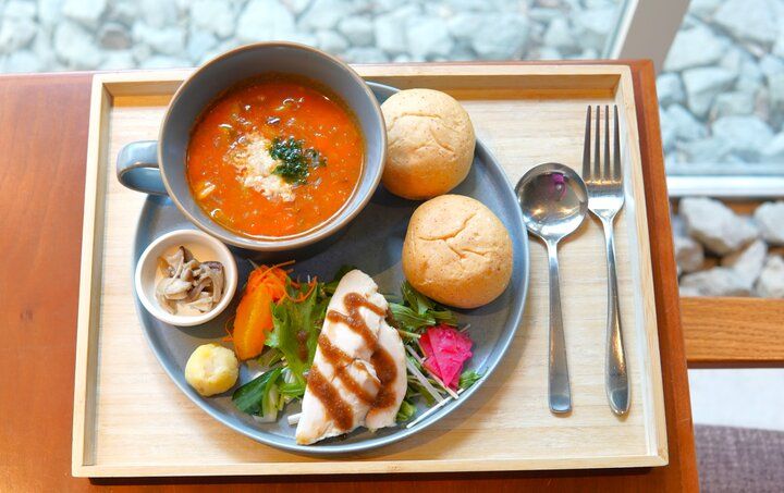 まるで鎌倉の自然の中にいるように感じる緑豊かなカフェでひと休み♪「café518」