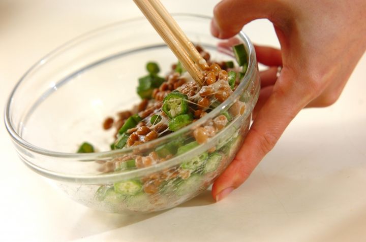 納豆とオクラの塩麹和えの作り方1