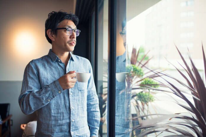 年下女性にこだわりすぎ… 50代独身男性の恋愛が難しい理由5つ