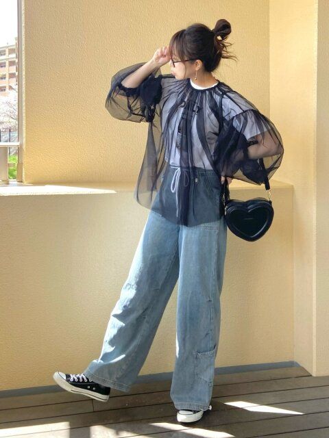 チュールブラウスのコーデ