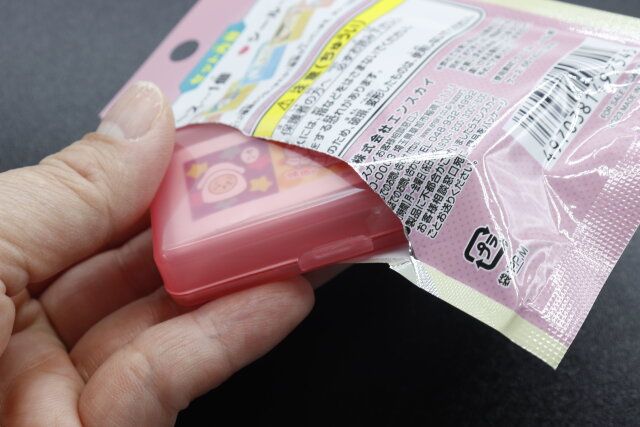 セリアのちいかわケース＆シール