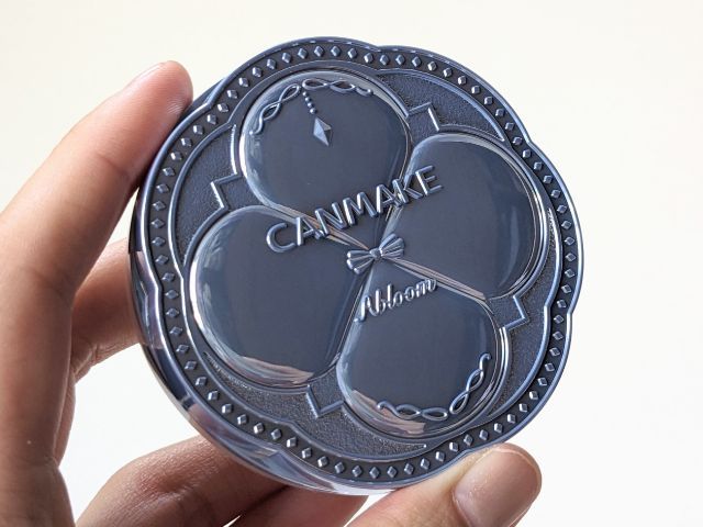 キャンメイク イルミネイティングフィニッシュパウダー ～Abloom～