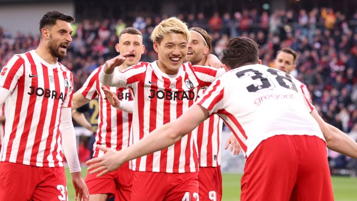 フライブルク堂安律、どんぴしゃクロスで絶品アシスト！「オーダーメイド」と敵チームも脱帽