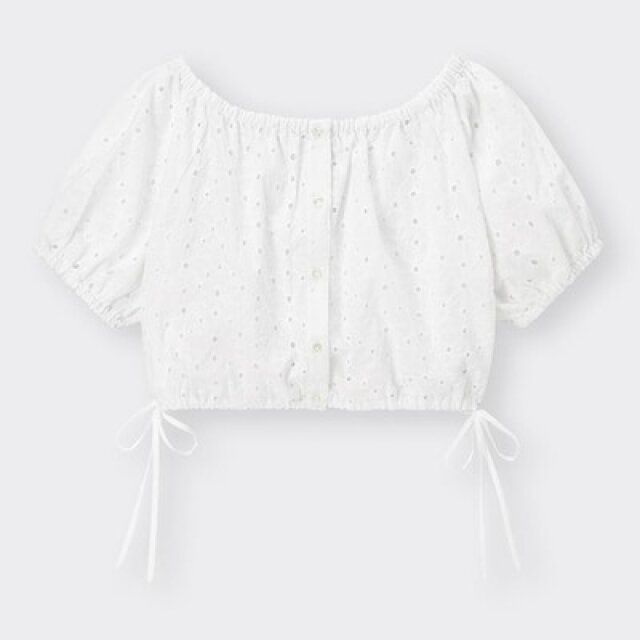 GUのコットンレースクロップドブラウス
